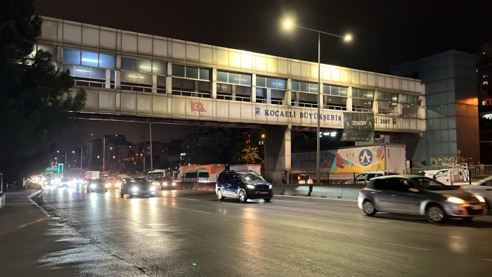Büyükşehir Belediyesi, Kocaeli’nin daha temiz ve daha yaşanabilir bir kent olması amacıyla çalışmalarını gece gündüz demeden sürdürüyor